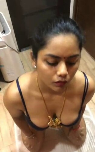 Sexy Indian Sweet Bhabhi Taking Perfect blowjob